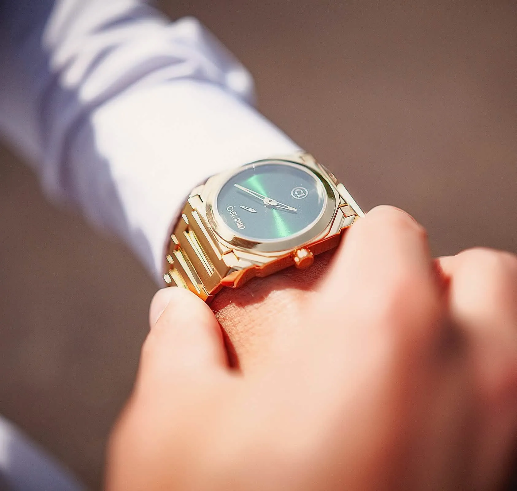Sophisticated Timekeeper: The CRLi Liso OR Men's Luxury Watch