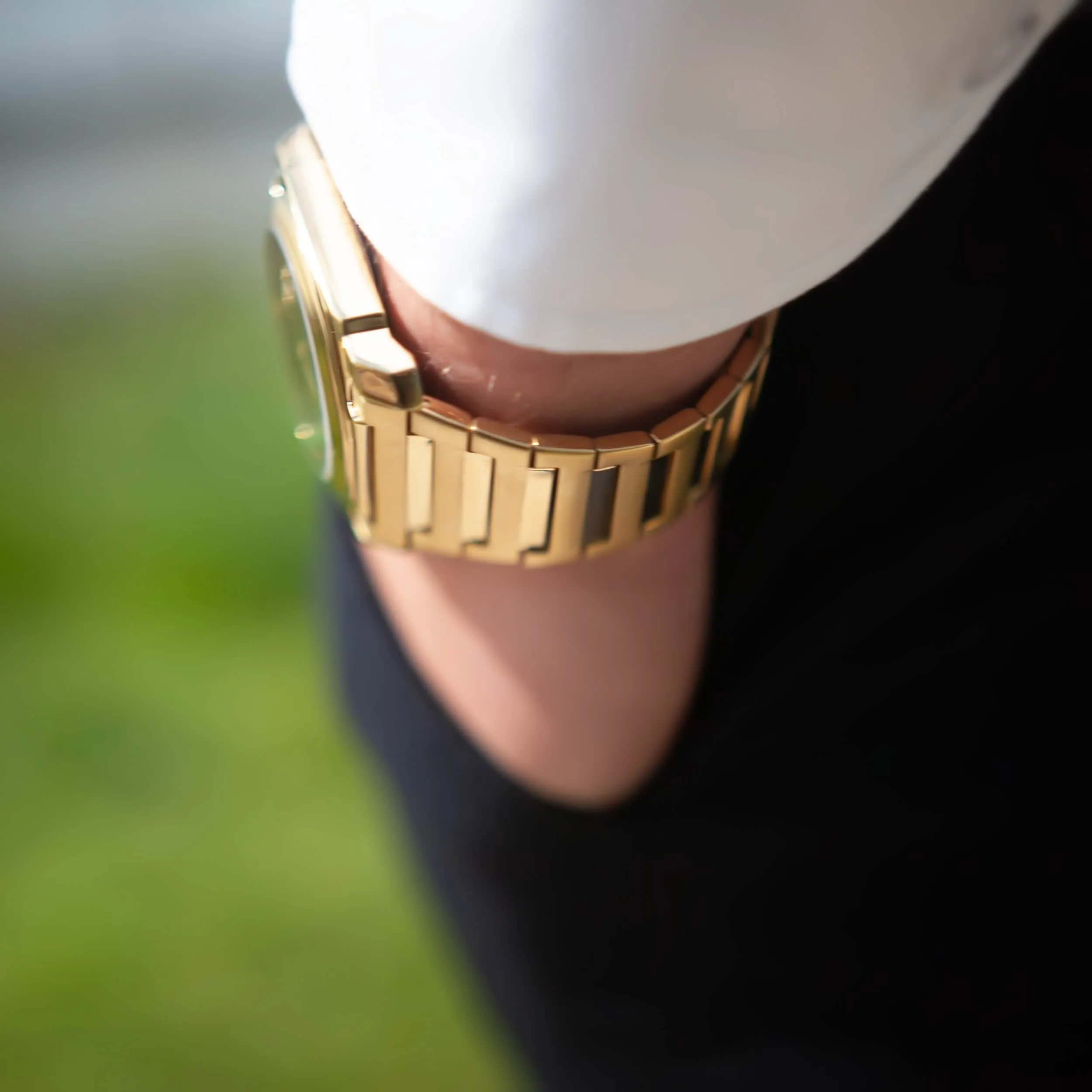 Sophisticated Timekeeper: The CRLi Liso OR Men's Luxury Watch