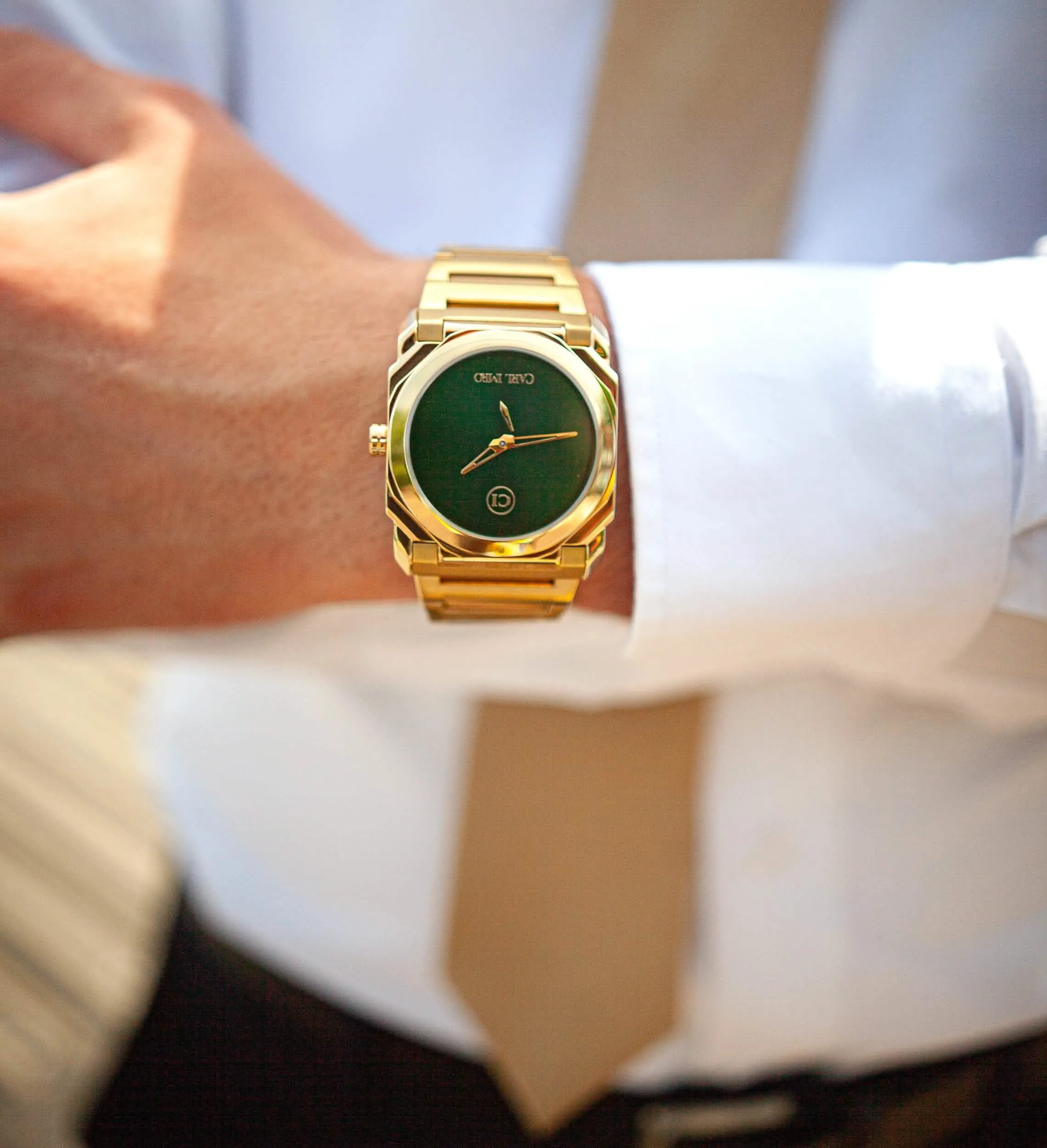 Sophisticated Timekeeper: The CRLi Liso OR Men's Luxury Watch