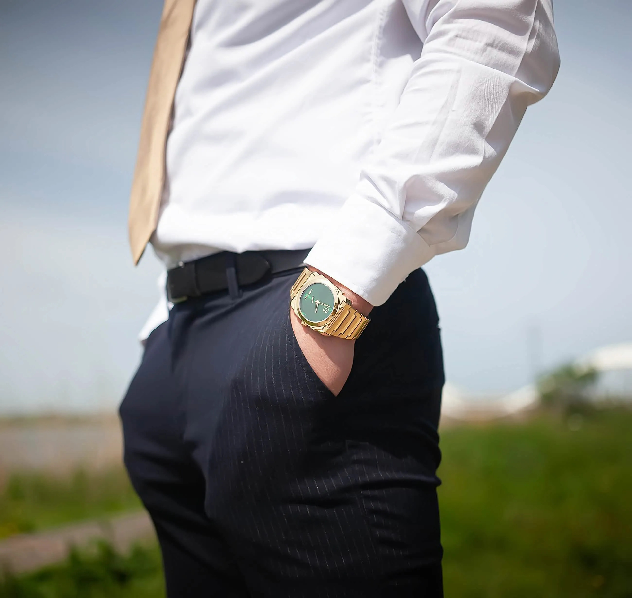 Sophisticated Timekeeper: The CRLi Liso OR Men's Luxury Watch