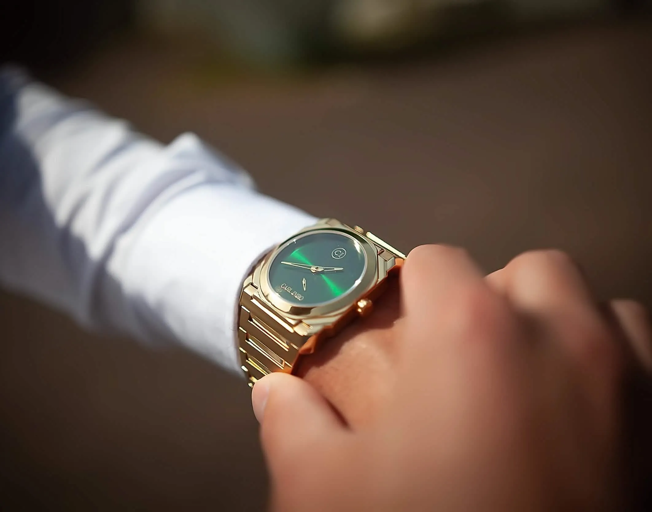 Sophisticated Timekeeper: The CRLi Liso OR Men's Luxury Watch