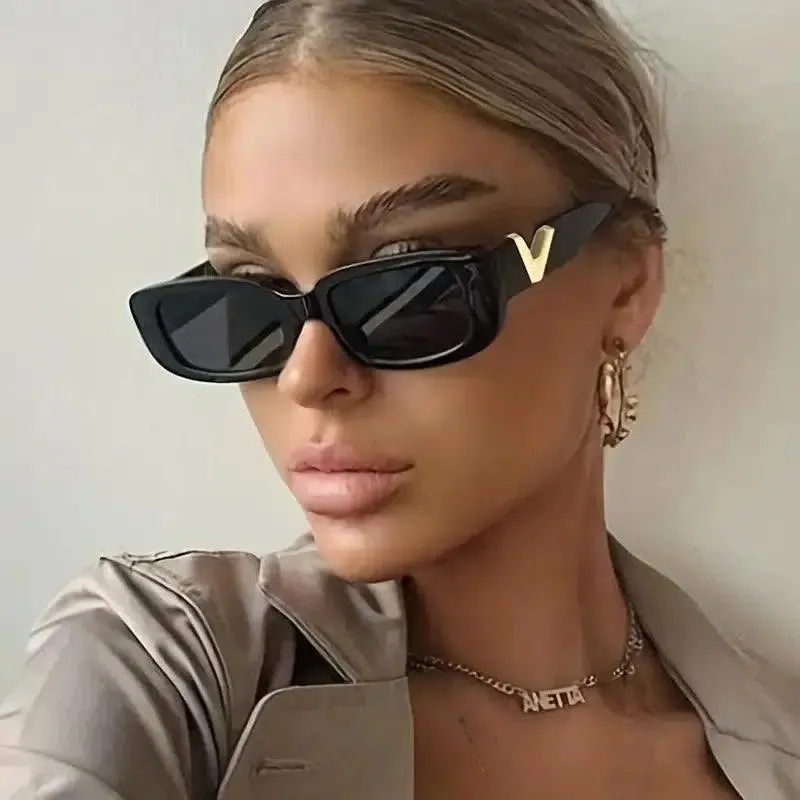 Viola – Gold V-accent oval frame – Sunglasses