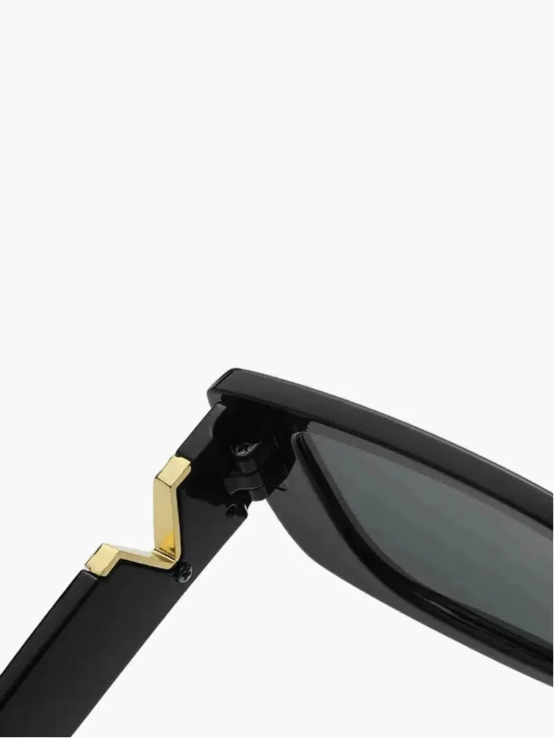 Viola – Gold V-accent oval frame – Sunglasses