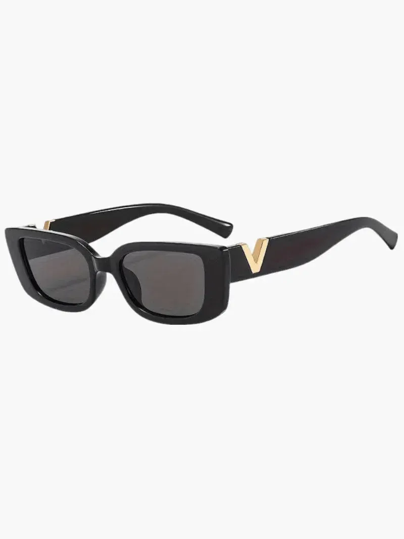 Viola – Gold V-accent oval frame – Sunglasses