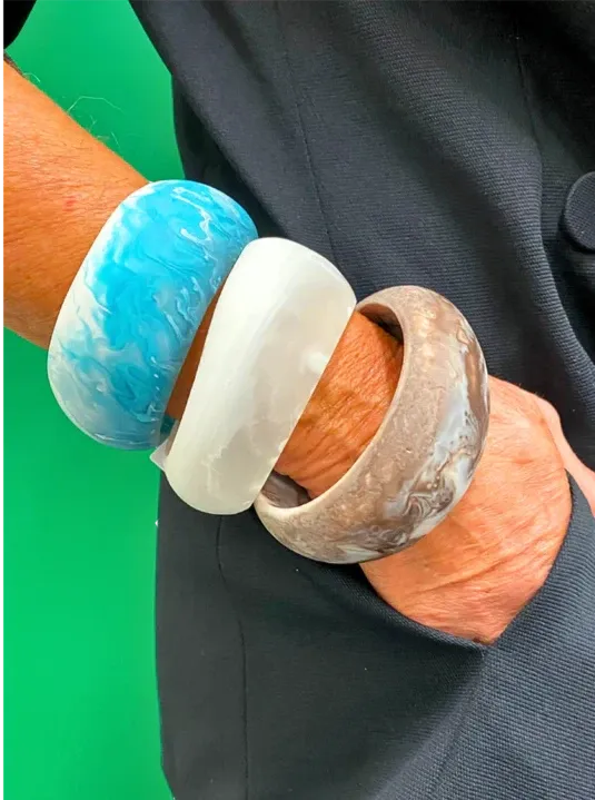 White and brown resin bangle bracelet | GAYE